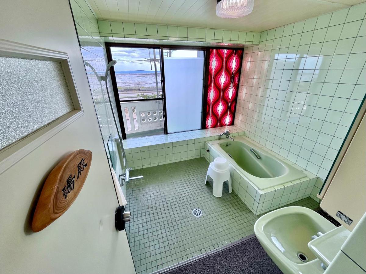 バーベキューもできる! 海と浜比嘉大橋を一望できる宿 Henza Extérieur photo